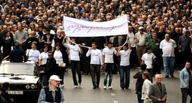 "Марш грузин" в Тбилиси 27 сентября 2011 г., организованный оппозиционной партией "Народный форум". Фото: Нодар Цхвирашвили (RFE/RL)