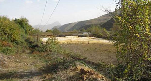 Хвосты Капанского комбината в Сюникском поселке около Капана. Фото: www.ecolur.org