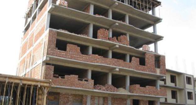 Дом, возводимый возле "Русского кладбища" в Махачкале. 7 октября 2011 г. Фото Тимура Исаева для "Кавказского узла"