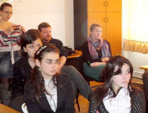 Встреча в рамках программы "Серия лекций на тему Университетская жизнь в США". Армения, г. Капан, Сюникский филиал Национального института образования. 07 октября 2011 г. Фото: www.usaaa.am