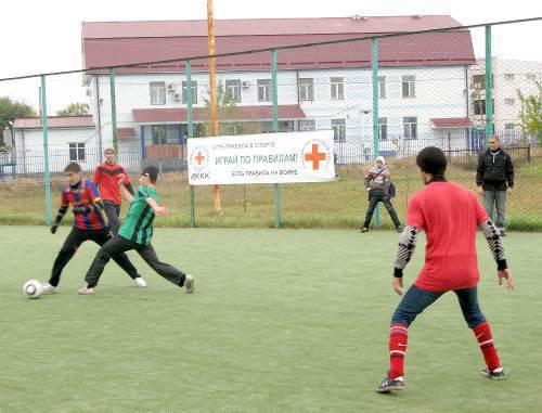 Ингушетия, Назрань, стадион "Динамо", 15 октября 2011 г. На футбольном чемпионате "Играй по правилам!". Фото Малики Бацаевой для "Кавказского узла"