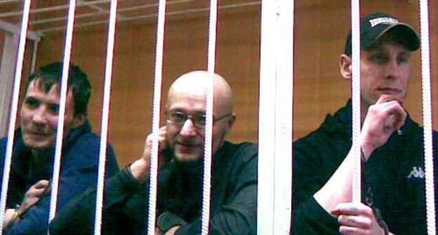 Подсудимые  по делу о массовых беспорядках на Манежной площади в декабре 2010 года Кирилл Унчук, Руслан Хубаев, Игорь Березюк в Тверском районном суде Москвы перед вынесением приговора. 28 октября 2011 г. Фото Юлии Буславской для "Кавказского узла"