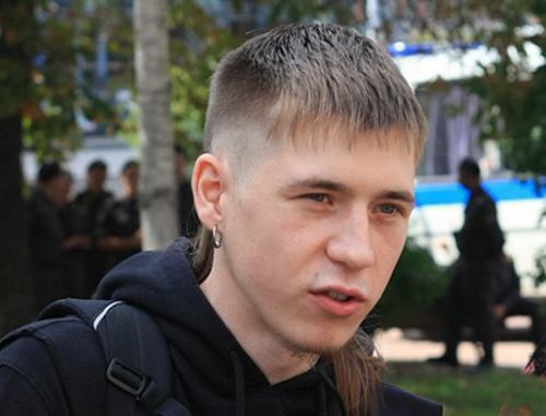 Дмитрий Путенихин (Матвей Крылов) на акции "Другой России" в поддержку Таисии Осиповой у Соловецкого камня. Москва, 28 августа 2011 г. Фото belial_68 в журнале namarsh-ru.livejournal.com Дмитрий Путенихин (Матвей Крылов) на акции "Другой России" в поддержку Таисии Осиповой у Соловецкого камня. Москва, 28 августа 2011 г. Фото belial_68 в журнале namarsh-ru.livejournal.com