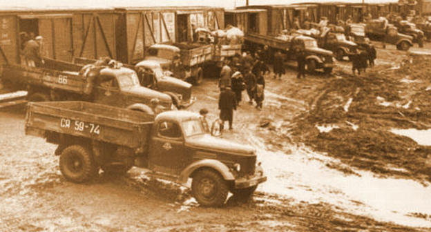 Возвращение карачаевцев на родину после сталинской депортации. 1957 год. Фото: wild-hedgehogs.livejournal.com