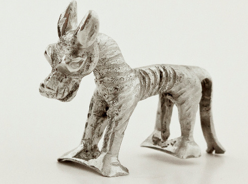 Фигурка волка с серебряного кубка, найденного археологами ВолГУ в окрестностях села Перегрузное, в Волгоградском областном краеведческом музее. 11 ноября 2011 г. Фото Вячеслава Ященко для "Кавказского узла"
 