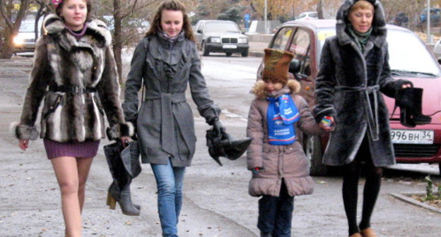Участницы акции "Дороги34". Волгоград, 20 ноября 2011 г. Фото  "Кавказского узла"