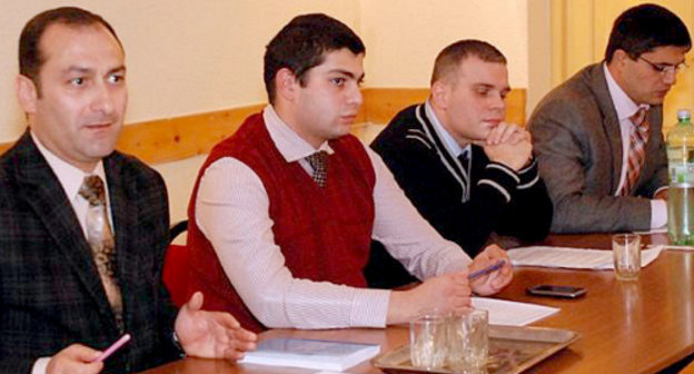 Участники гражданских слушаний в рамках программы «Символический Кавказский Суд по Правам Человека на службе демократии Кавказских стран». Тбилиси, 19 ноября 2011 г. Фото Нонны Суварян, RFE/RL