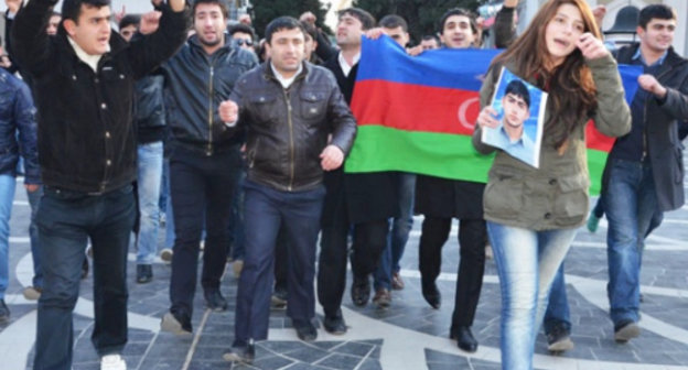 Баку, Азербайджан, 3 декабря 2011 г. Акция протеста молодежи против небоевых потерь в армии. Фото: www.irfs.az