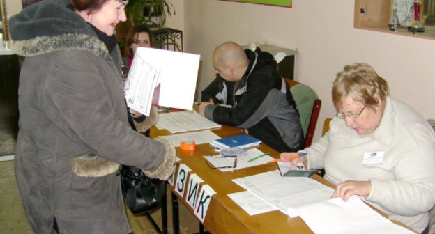 Адыгея, Майкоп, выборы в Госдуму РФ 4 декабря 2011 г. На избирательном участке №130. Фото Олега Чалого для "Кавказского узла"