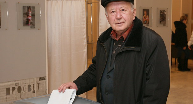 Северная Осетия, 4 декабря 2011 г. На одном из избирательных участках Владикавказа в день выборов в Госдуму РФ. Фото Владимира Мукагова для "Кавказского узла"