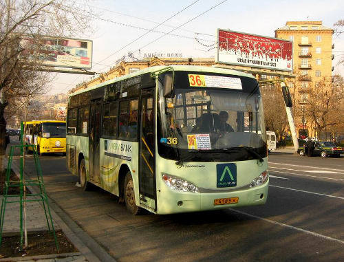 Автобусы на площади Франции в Ереване. 2010 г. Фото с сайта www.transportglobus.info Автобусы на площади Франции в Ереване. 2010 г. Фото с сайта www.transportglobus.info