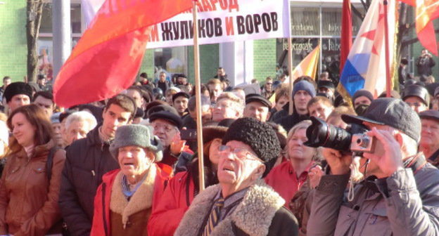 Участники акции протеста в Краснодаре 10 декабря 2011 г. Фото Натальи Дорохиной для "Кавказского узла"