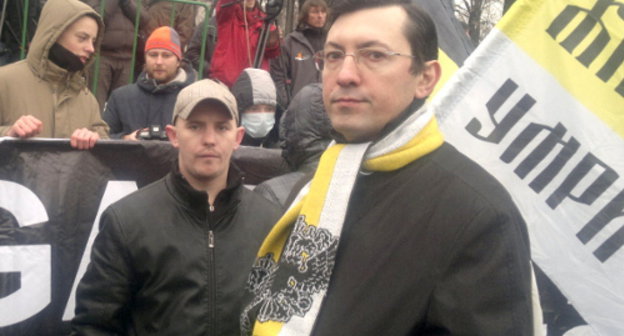 Участники митинга националистов на Смоленской набережной в Москве 11 декабря 2011 г. Справа -  Александр Белов, бывший глава ДПНИ. Фото Юлии Буславской для "Кавказского узла"