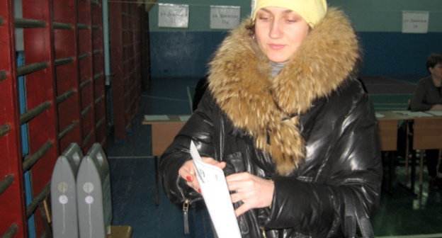 Волгоград, 4 декабря 2011 г. Выборы в Госдуму РФ. Голосование на избирательном участке №1010.
