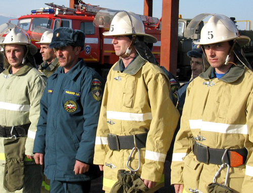 Сотрудники новой пожарной части МЧС в поселке Белиджи Дербентского района. 14 декабря 2011 г. Фото Тимура Исаева для "Кавказского узла"