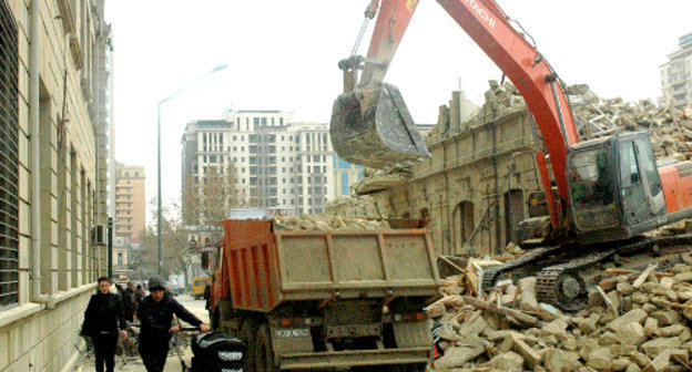 Баку, 19 декабря 2011 г. Развалины дома №49 по улице Самеда Вургуна, в котором размещалась квартира Турала Аббаслы. Фото: ИА "Туран"