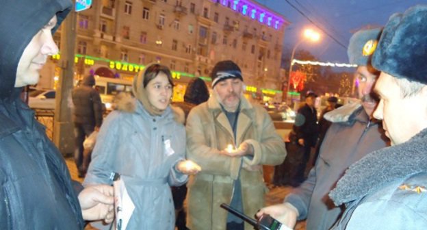 Акция в защиту политзаключенных в Ростове-на-Дону. 30 декабря 2011 года. Фото предоставлено пресс-службой движения "Левый Фронт".
