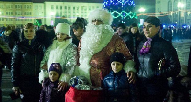 Новый год в Махачкале. 1 января 2012 года. Фото Рамазана Новрузалиева (http://echo.msk.ru/blog/ramazann)