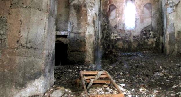 Внутри сгоревшей церкви Сурб Ншан в Тбилиси. 11 января 2012 г. Фото: http://times.am