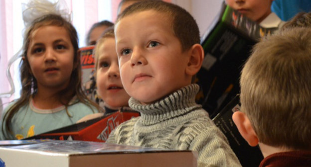 Благотворительная акция «Помоги мечте сбыться», проведенная сотруднкиами МВД по Карачаево-Черкесии. Фото Нелли Карабашевой
