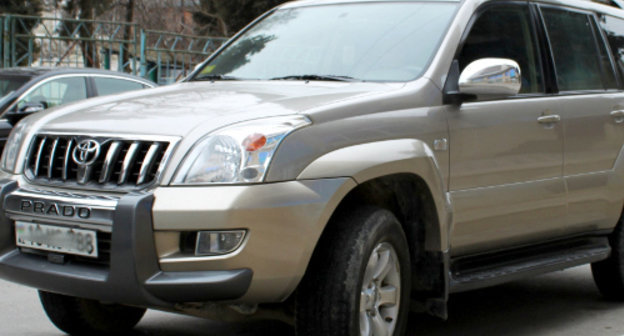 Автомобиль Toyota Land Cruiser Prado. Фото Элчина Гусейнова, www.drive2.ru