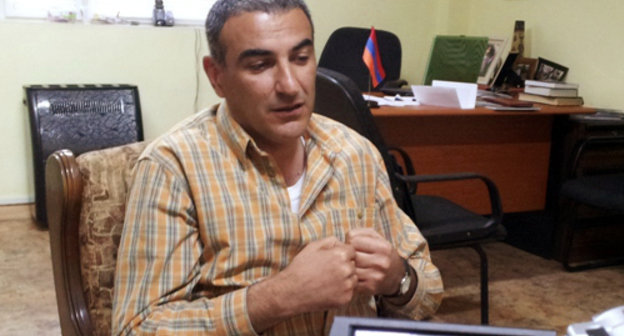 Экономический обозреватель газеты "Айкакан Жаманак" Айк Геворкян. Ноябрь 2011 г. Фото: Noratert.am