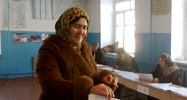 Дагестан, муниципальное образование "Бежтинский участок", 4 декабря 2011 г. Выборы в депутаты Государственной Думы РФ. Фото: РИА "Дагестан"
