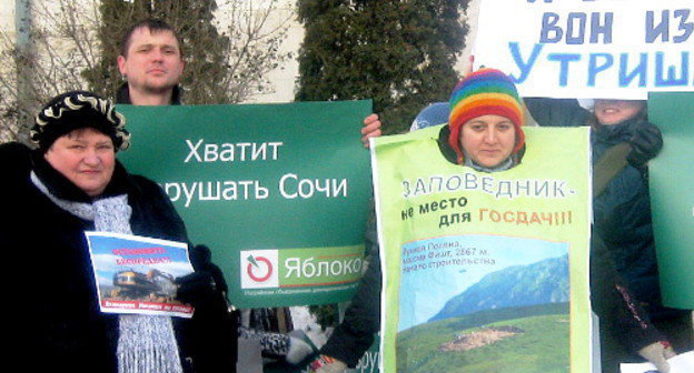 Пикет «В защиту природы Черноморского побережья» у входа в здание Министерства природных ресурсов и экологии РФ. Москва, 7 февраля 2012 г. Фото Бориса Смирнова для "Кавказского узла"