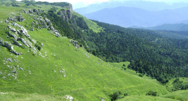 Плато Лагонаки. Вид на хребет Каменное море, лето 2011 г. Фото Олега Чалого для "Кавказского узла"
