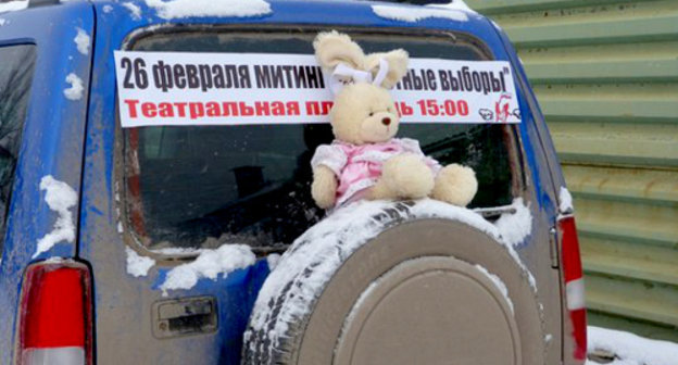 Автопробег в рамках всероссийской акции "За честные выборы!" в Ростове-на-Дону под названием "Белые улицы". 19 февраля 2012 г. Фото предоставлено организаторами мероприятия.