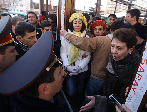 Пикет активистов против строительства ларьков в зеленой зоне на проспекте Маштоца в Ереване. Армения, Ереван, 17 февраля 2012 г. Фото www.panarmenia.net, Vahan Stepanyan Пикет активистов против строительства ларьков в зеленой зоне на проспекте Маштоца в Ереване. Армения, Ереван, 17 февраля 2012 г. Фото www.panarmenia.net, Vahan Stepanyan