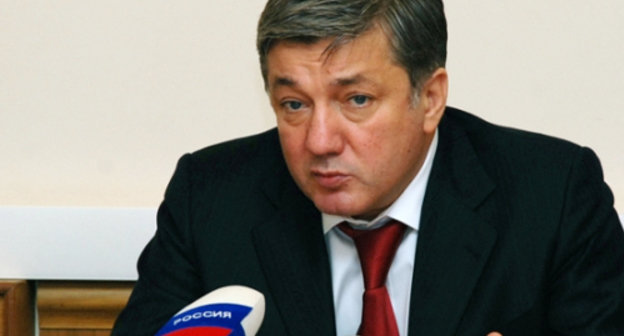 Руководитель комиссии по адаптации боевиков в Дагестане, зампредседателя комитета Госдумы РФ по конституционному законодательству и государственному строительству Ризван Курбанов. Фото пресс-службы президента Республики Дагестан