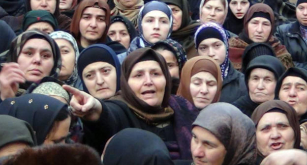 Митинг против режима КТО в селении Гимры Унцукульского района Дагестана. 14 января 2012 г. Фото: Шамиль Магомедов, www.odnoselchane.ru