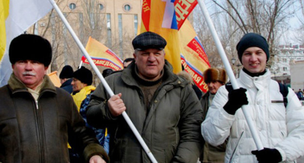 Участники митинга "За честные выборы" в Астрахани, 26 февраля 2012 г. Фото Сергея Кожанова