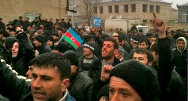 Полиция разогнала акцию протеста у здания исполнительной власти района в Губе. Азербайджан, 1 марта 2012 г. Фото: ИА "Туран"