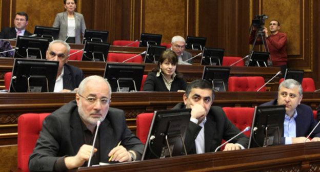 На заседании Народного собрания Армении. Ереван, 1 марта 2012 г. Фото:  департамент медиа и связей с общественностью парламента Республики  Армения