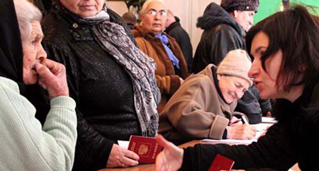 На одном из избирательных участков. Сухум, Абхазия. 4 марта 2012 г. Фото Анжелы Кучуберия для "Кавказского узла"
