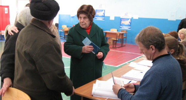 Голосование по открепительным удостоверениям. Участок №1010, Волгоград, 4 марта 2012 г. Фото Вячеслава Ященко для "Кавказского узла"