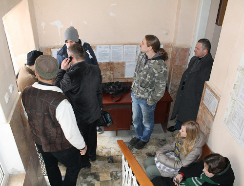 Гражданские активисты в ожидании суда над Ириной Сергеевой и Алексеем Тодоренко. Краснодар, 6 марта 2012 г. Фото Андрея Кошика для "Кавказского узла"