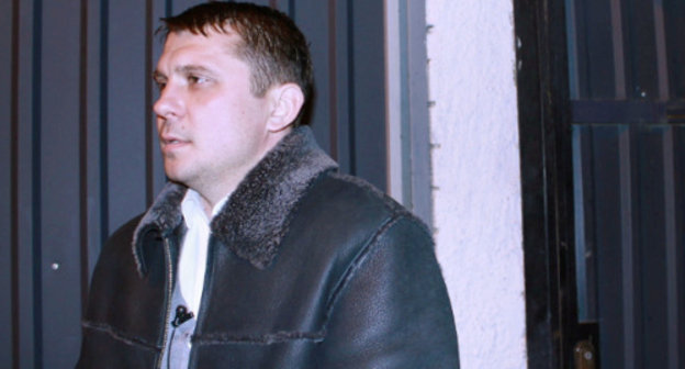 Алексей Тодоренко выходит из камеры для административно задержанных. Краснодар, 6 марта 2012 г. Фото Никиты Серебрянникова для "Кавказского узла"