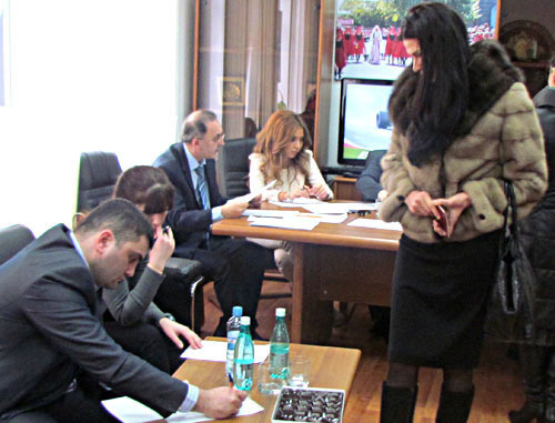 Выборы президента Республики Южная Осетия. На избирательном участке при посольстве ЮО в Москве. 25 марта 2012 г. Фото Семена Чарного для "Кавказского узла" Выборы президента Республики Южная Осетия. На избирательном участке при посольстве ЮО в Москве. 25 марта 2012 г. Фото Семена Чарного для "Кавказского узла"