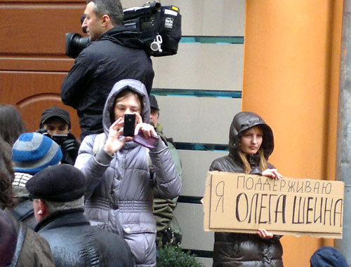 Акция в поддержку голодающих у представительства губернатора Астрахани. Москва, 9 апреля 2012 г. Фото Юлии Буславской для "Кавказского узла" Акция в поддержку голодающих у представительства губернатора Астрахани. Москва, 9 апреля 2012 г. Фото Юлии Буславской для "Кавказского узла"