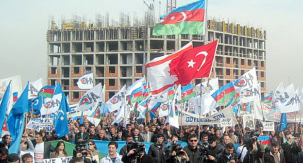 Участники  общенационального митинга в Баку 8 апреля 2012 г. Фото Этимада Будагова, ИА "Туран"