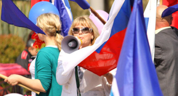 Праздничная первомайская демонстрация. Сочи, 1 мая 2012 г. Фото Семена Симонова для "Кавказского узла"