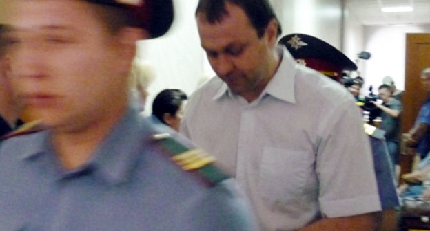 Бывший депутат  городской думы Ростова-на-Дону Дмитрий Островенко после судебного заседания. Ростов-на-Дону, 10 мая 2012 г. Фото Олеси Диановой для "Кавказского узла"