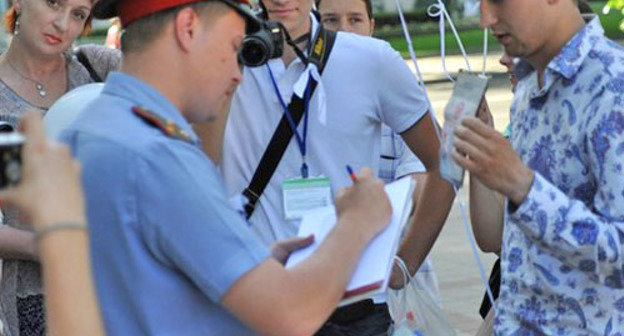 "Народные гуляния" оппозиции прошли в Краснодаре. 10 мая 2012 г. Фото Максима Рожкова