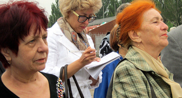 Краснодарский край, 26 мая 2012 г. Жители Ейска на экологическом митинге. Фото: Интернет-портал Ейск.Инфо, www.yeisk.info