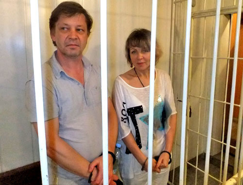 Подсудимые Михаил Батраков и Елена Спасская в зале суда. Сочи, 9 июля 2012 г. Фото Светланы Кравченко для "Кавказского узла" Подсудимые Михаил Батраков и Елена Спасская в зале суда. Сочи, 9 июля 2012 г. Фото Светланы Кравченко для "Кавказского узла"