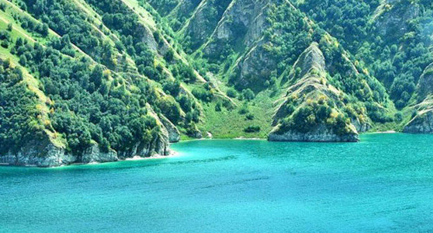 Озеро Кезенойам в Чечне. Фото http://ru.wikipedia.org