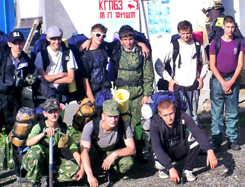 Дети из многодетных и социально неблагополучных семей, а также трудные подростки, побывали в шестидневном коррекционном походе. На снимке: участники похода в приюте "Фишт". Адыгея, август 2012 г. Фото Александра Конюхова для "Кавказского узла" Дети из многодетных и социально неблагополучных семей, а также трудные подростки, побывали в шестидневном коррекционном походе. На снимке: участники похода в приюте "Фишт". Адыгея, август 2012 г. Фото Александра Конюхова для "Кавказского узла"